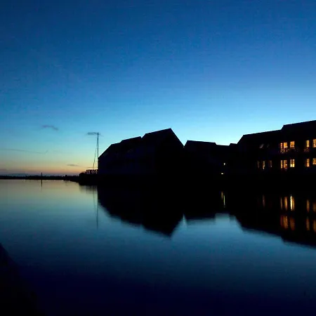 Xi Apartment *